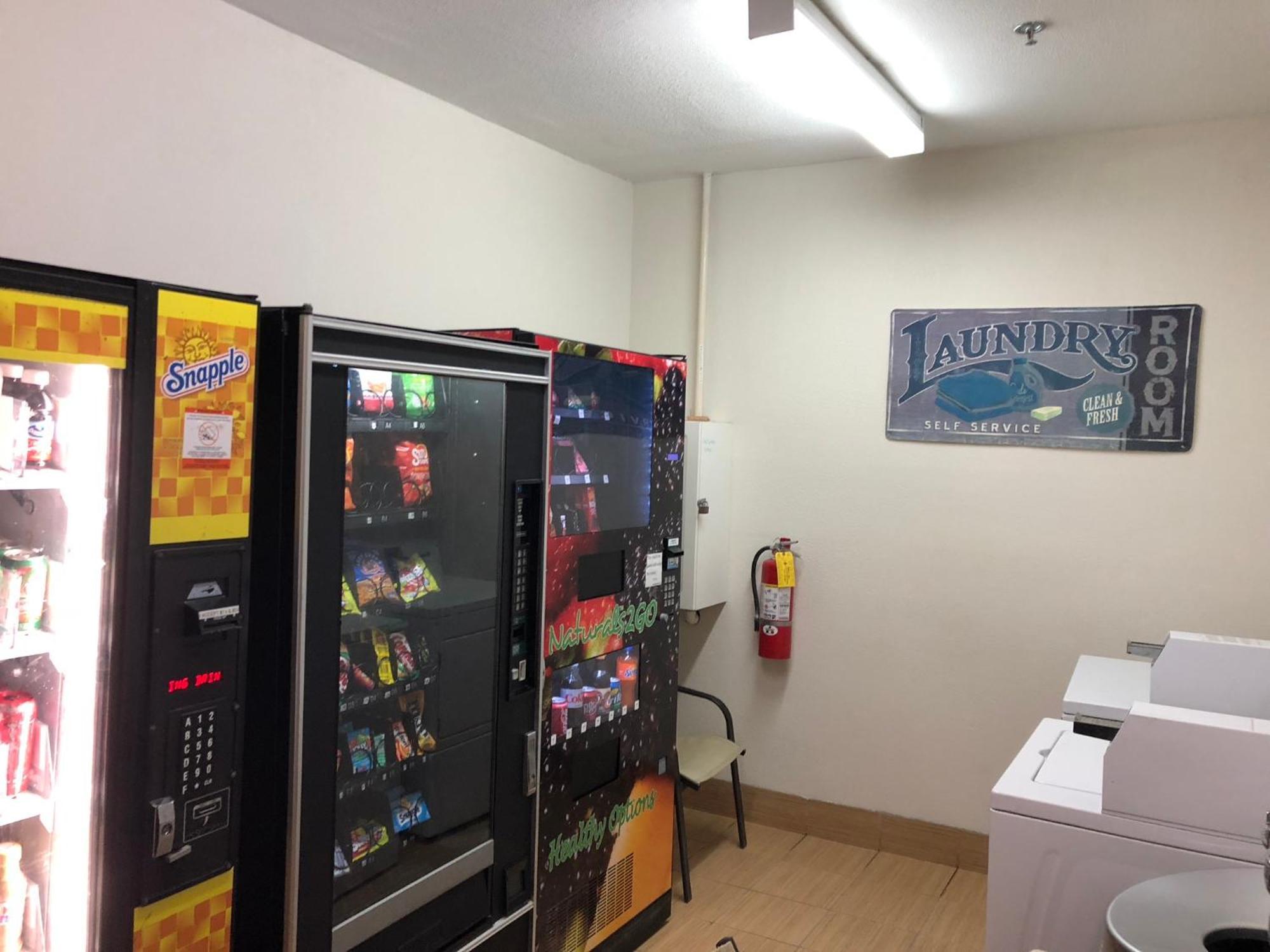 Suburban Studios By Choice Hotels - Award Winning - New 2024 - Walk To Eateries & Grocery - Ultra Sparkling - Garden Rooms - Designer Lighting & Right Off I-95 - Proudly An All American Managed Property Brunswick Extérieur photo