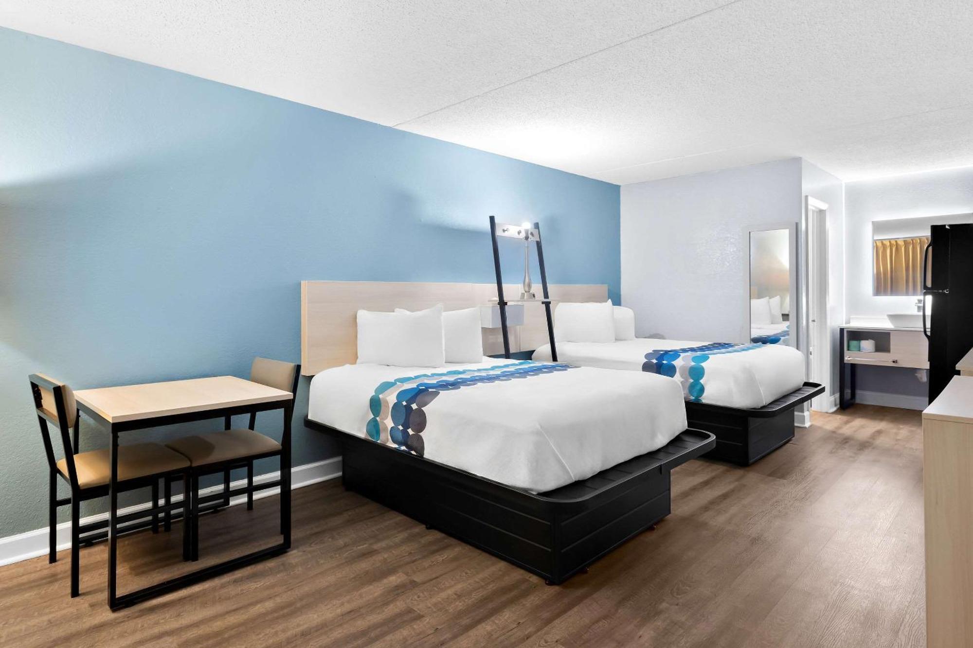 Suburban Studios By Choice Hotels - Award Winning - New 2024 - Walk To Eateries & Grocery - Ultra Sparkling - Garden Rooms - Designer Lighting & Right Off I-95 - Proudly An All American Managed Property Brunswick Extérieur photo
