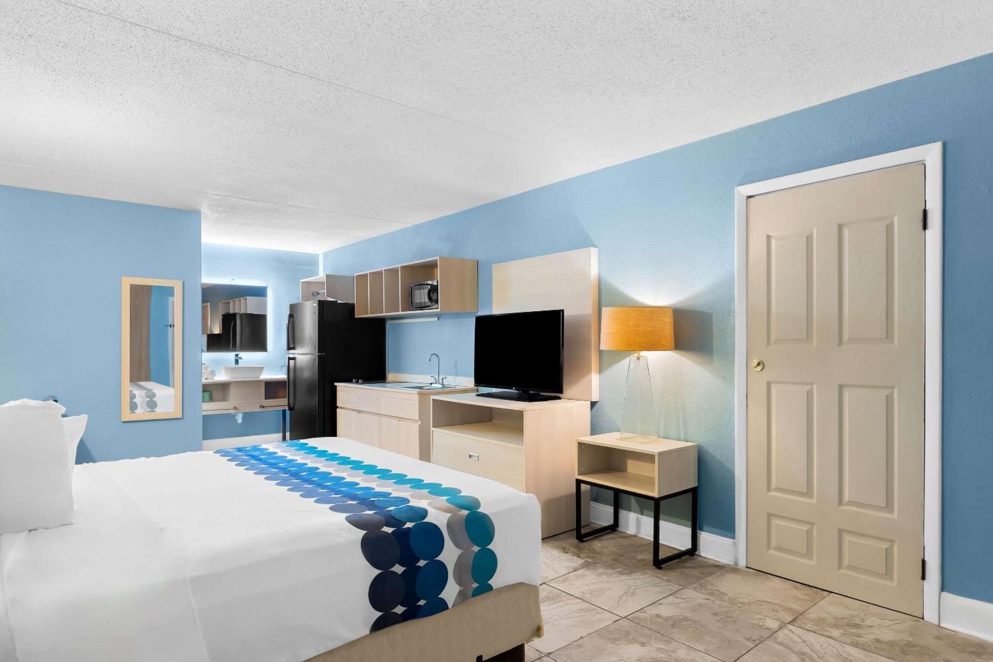 Suburban Studios By Choice Hotels - Award Winning - New 2024 - Walk To Eateries & Grocery - Ultra Sparkling - Garden Rooms - Designer Lighting & Right Off I-95 - Proudly An All American Managed Property Brunswick Extérieur photo