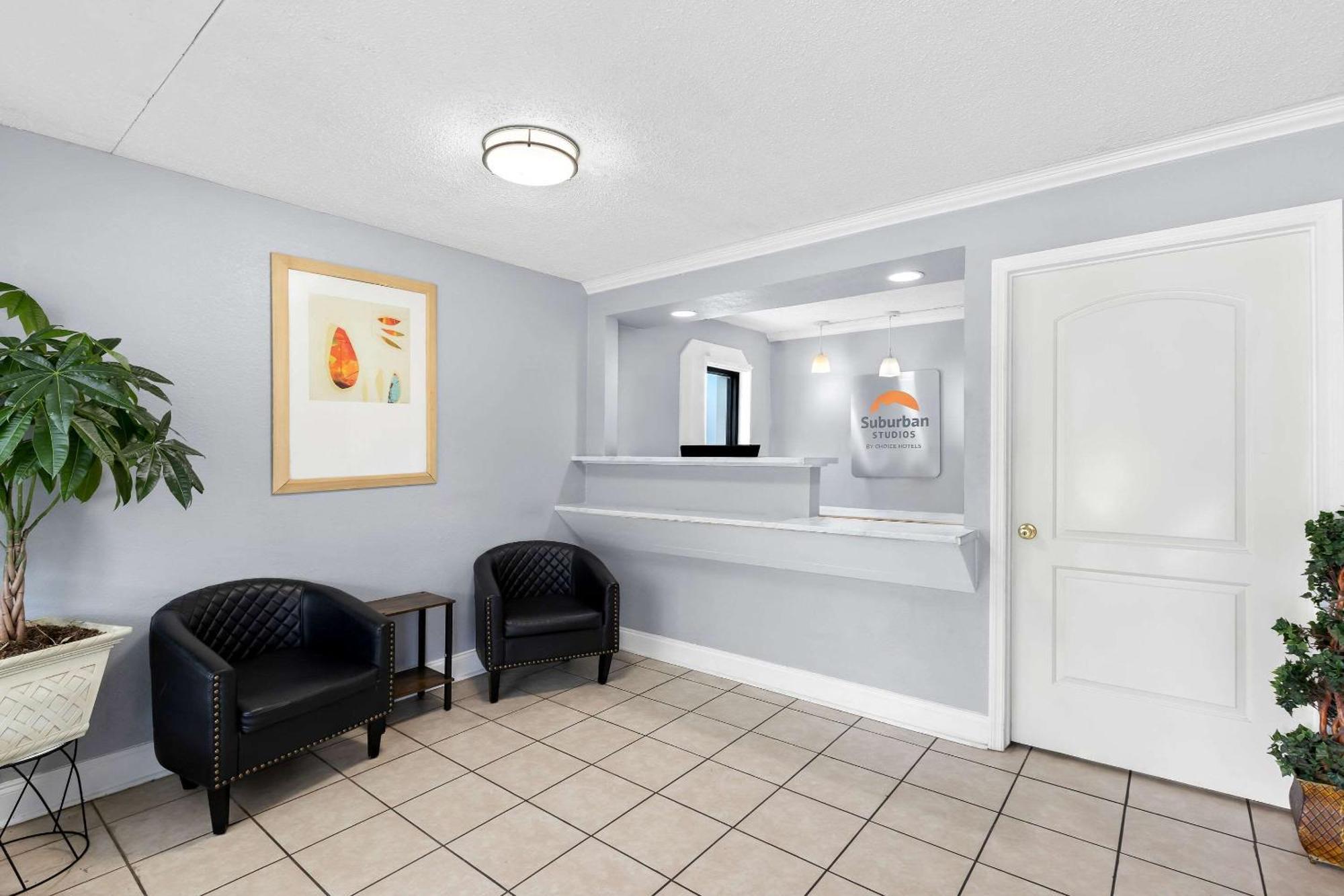 Suburban Studios By Choice Hotels - Award Winning - New 2024 - Walk To Eateries & Grocery - Ultra Sparkling - Garden Rooms - Designer Lighting & Right Off I-95 - Proudly An All American Managed Property Brunswick Extérieur photo